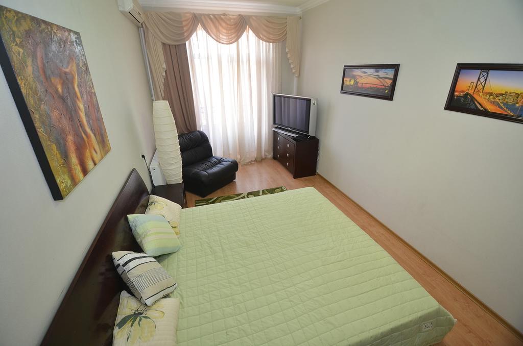 Apartments In The City Center On Sobornaya Street Mykolaiv Room photo